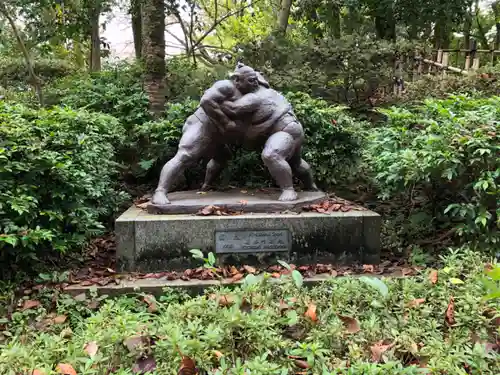 高岡市護国神社の像