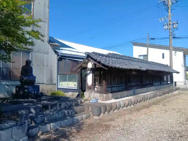 応蓮寺の{uncategorized: "未分類", other: "その他", undefined: "問題あり", building: "その他建物", grave: "お墓", sacred_gate: "鳥居", guardian: "狛犬", statue: "像", buddha: "仏像", history: "歴史", nature: "自然", garden: "庭園", animal: "動物", pagoda: "塔", temizu: "手水舎", mountain_gate: "山門・神門", sanctuary: "本殿・本堂", subordinate: "末社・摂社", art: "芸術", scenery: "景色", jizo: "地蔵", ema: "絵馬", goshuin: "御朱印", omikuji: "おみくじ", items: "授与品その他", amulet: "お守り", goshuincho: "御朱印帳", eats: "食事", festival: "お祭り", votive_dance: "神楽", shichigosan: "七五三参", wedding: "結婚式", experience: "体験その他", initially: "初詣", around: "周辺", anti_infection: "感染症対策"}