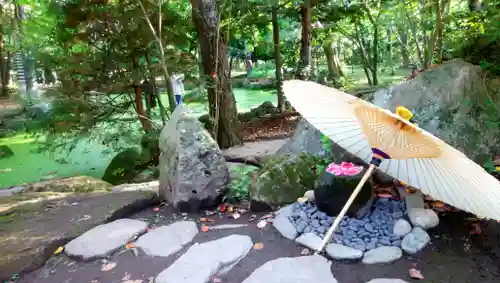 帯廣神社の庭園