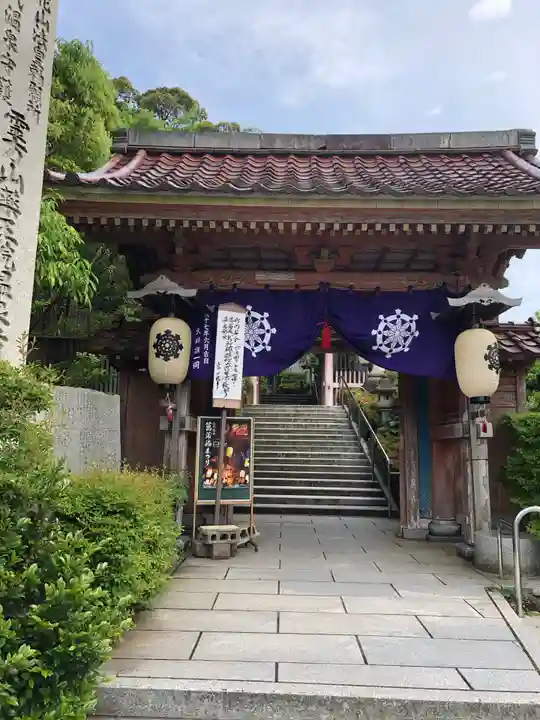 藥王院温泉寺の山門・神門