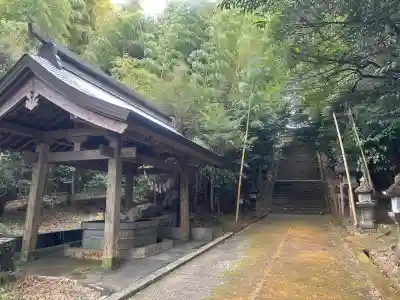 三ケ所神社の{uncategorized: "未分類", other: "その他", undefined: "問題あり", building: "その他建物", grave: "お墓", sacred_gate: "鳥居", guardian: "狛犬", statue: "像", buddha: "仏像", history: "歴史", nature: "自然", garden: "庭園", animal: "動物", pagoda: "塔", temizu: "手水舎", mountain_gate: "山門・神門", sanctuary: "本殿・本堂", subordinate: "末社・摂社", art: "芸術", scenery: "景色", jizo: "地蔵", ema: "絵馬", goshuin: "御朱印", omikuji: "おみくじ", items: "授与品その他", amulet: "お守り", goshuincho: "御朱印帳", eats: "食事", festival: "お祭り", votive_dance: "神楽", shichigosan: "七五三参", wedding: "結婚式", experience: "体験その他", initially: "初詣", around: "周辺", anti_infection: "感染症対策"}