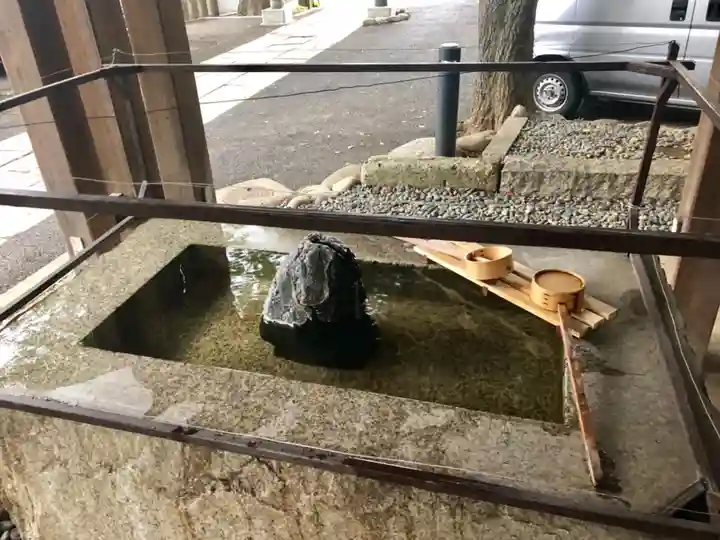 中目黒八幡神社の手水舎