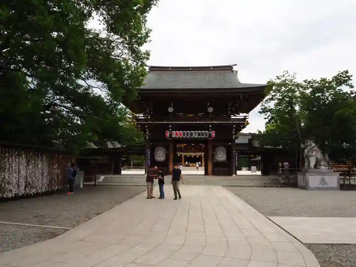 寒川神社の山門・神門