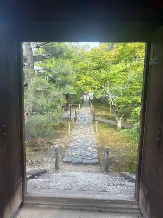 酬恩庵一休寺の{uncategorized: "未分類", other: "その他", undefined: "問題あり", building: "その他建物", grave: "お墓", sacred_gate: "鳥居", guardian: "狛犬", statue: "像", buddha: "仏像", history: "歴史", nature: "自然", garden: "庭園", animal: "動物", pagoda: "塔", temizu: "手水舎", mountain_gate: "山門・神門", sanctuary: "本殿・本堂", subordinate: "末社・摂社", art: "芸術", scenery: "景色", jizo: "地蔵", ema: "絵馬", goshuin: "御朱印", omikuji: "おみくじ", items: "授与品その他", amulet: "お守り", goshuincho: "御朱印帳", eats: "食事", festival: "お祭り", votive_dance: "神楽", shichigosan: "七五三参", wedding: "結婚式", experience: "体験その他", initially: "初詣", around: "周辺", anti_infection: "感染症対策"}