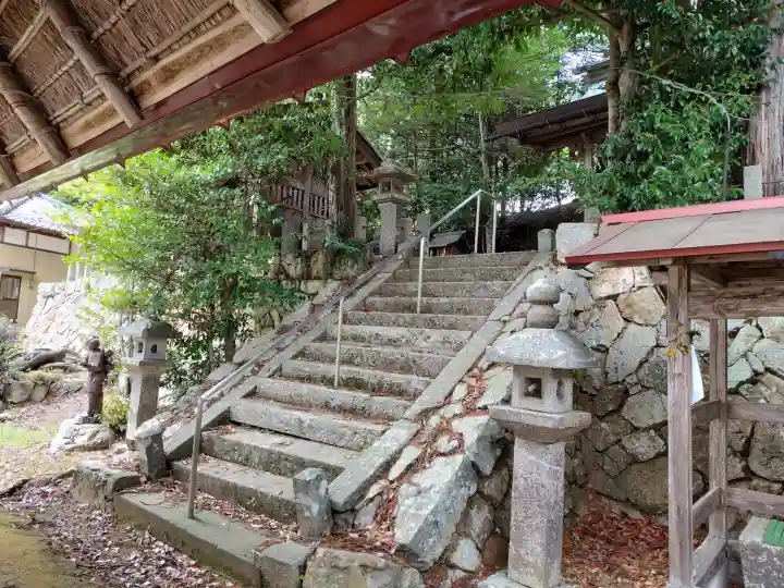 志波加神社の{uncategorized: "未分類", other: "その他", undefined: "問題あり", building: "その他建物", grave: "お墓", sacred_gate: "鳥居", guardian: "狛犬", statue: "像", buddha: "仏像", history: "歴史", nature: "自然", garden: "庭園", animal: "動物", pagoda: "塔", temizu: "手水舎", mountain_gate: "山門・神門", sanctuary: "本殿・本堂", subordinate: "末社・摂社", art: "芸術", scenery: "景色", jizo: "地蔵", ema: "絵馬", goshuin: "御朱印", omikuji: "おみくじ", items: "授与品その他", amulet: "お守り", goshuincho: "御朱印帳", eats: "食事", festival: "お祭り", votive_dance: "神楽", shichigosan: "七五三参", wedding: "結婚式", experience: "体験その他", initially: "初詣", around: "周辺", anti_infection: "感染症対策"}