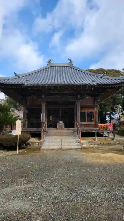 観音寺の{uncategorized: "未分類", other: "その他", undefined: "問題あり", building: "その他建物", grave: "お墓", sacred_gate: "鳥居", guardian: "狛犬", statue: "像", buddha: "仏像", history: "歴史", nature: "自然", garden: "庭園", animal: "動物", pagoda: "塔", temizu: "手水舎", mountain_gate: "山門・神門", sanctuary: "本殿・本堂", subordinate: "末社・摂社", art: "芸術", scenery: "景色", jizo: "地蔵", ema: "絵馬", goshuin: "御朱印", omikuji: "おみくじ", items: "授与品その他", amulet: "お守り", goshuincho: "御朱印帳", eats: "食事", festival: "お祭り", votive_dance: "神楽", shichigosan: "七五三参", wedding: "結婚式", experience: "体験その他", initially: "初詣", around: "周辺", anti_infection: "感染症対策"}
