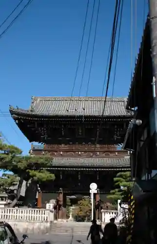 清凉寺の山門