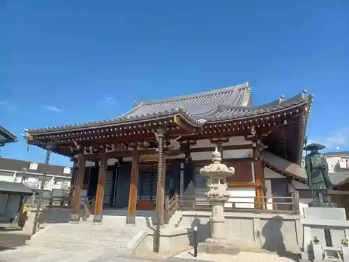 満願寺の本殿