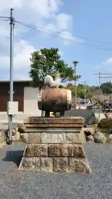新宮神社の{uncategorized: "未分類", other: "その他", undefined: "問題あり", building: "その他建物", grave: "お墓", sacred_gate: "鳥居", guardian: "狛犬", statue: "像", buddha: "仏像", history: "歴史", nature: "自然", garden: "庭園", animal: "動物", pagoda: "塔", temizu: "手水舎", mountain_gate: "山門・神門", sanctuary: "本殿・本堂", subordinate: "末社・摂社", art: "芸術", scenery: "景色", jizo: "地蔵", ema: "絵馬", goshuin: "御朱印", omikuji: "おみくじ", items: "授与品その他", amulet: "お守り", goshuincho: "御朱印帳", eats: "食事", festival: "お祭り", votive_dance: "神楽", shichigosan: "七五三参", wedding: "結婚式", experience: "体験その他", initially: "初詣", around: "周辺", anti_infection: "感染症対策"}