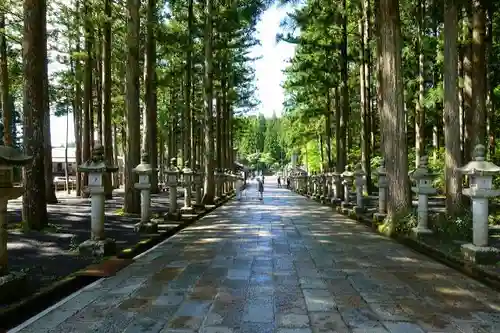 高野山金剛峯寺奥の院の建物その他