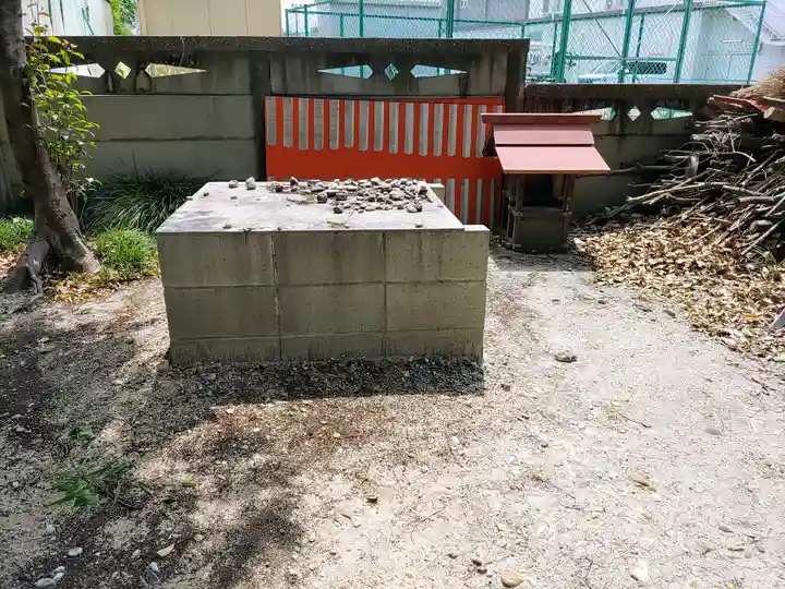 神明社(村合町)の末社・摂社