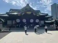 靖國神社の{uncategorized: "未分類", other: "その他", undefined: "問題あり", building: "その他建物", grave: "お墓", sacred_gate: "鳥居", guardian: "狛犬", statue: "像", buddha: "仏像", history: "歴史", nature: "自然", garden: "庭園", animal: "動物", pagoda: "塔", temizu: "手水舎", mountain_gate: "山門・神門", sanctuary: "本殿・本堂", subordinate: "末社・摂社", art: "芸術", scenery: "景色", jizo: "地蔵", ema: "絵馬", goshuin: "御朱印", omikuji: "おみくじ", items: "授与品その他", amulet: "お守り", goshuincho: "御朱印帳", eats: "食事", festival: "お祭り", votive_dance: "神楽", shichigosan: "七五三参", wedding: "結婚式", experience: "体験その他", initially: "初詣", around: "周辺", anti_infection: "感染症対策"}