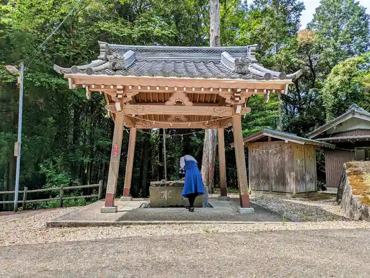 射穂神社の手水舎