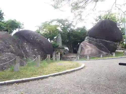 女夫岩神社の建物その他