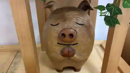 とんとん神社の像