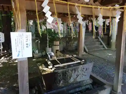 座間神社の手水舎
