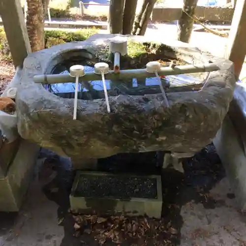 鉾納社の手水舎