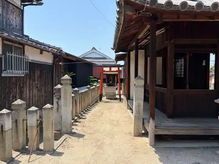 神明神社の{uncategorized: "未分類", other: "その他", undefined: "問題あり", building: "その他建物", grave: "お墓", sacred_gate: "鳥居", guardian: "狛犬", statue: "像", buddha: "仏像", history: "歴史", nature: "自然", garden: "庭園", animal: "動物", pagoda: "塔", temizu: "手水舎", mountain_gate: "山門・神門", sanctuary: "本殿・本堂", subordinate: "末社・摂社", art: "芸術", scenery: "景色", jizo: "地蔵", ema: "絵馬", goshuin: "御朱印", omikuji: "おみくじ", items: "授与品その他", amulet: "お守り", goshuincho: "御朱印帳", eats: "食事", festival: "お祭り", votive_dance: "神楽", shichigosan: "七五三参", wedding: "結婚式", experience: "体験その他", initially: "初詣", around: "周辺", anti_infection: "感染症対策"}