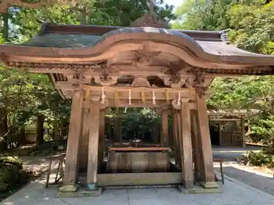 彌彦神社の手水舎
