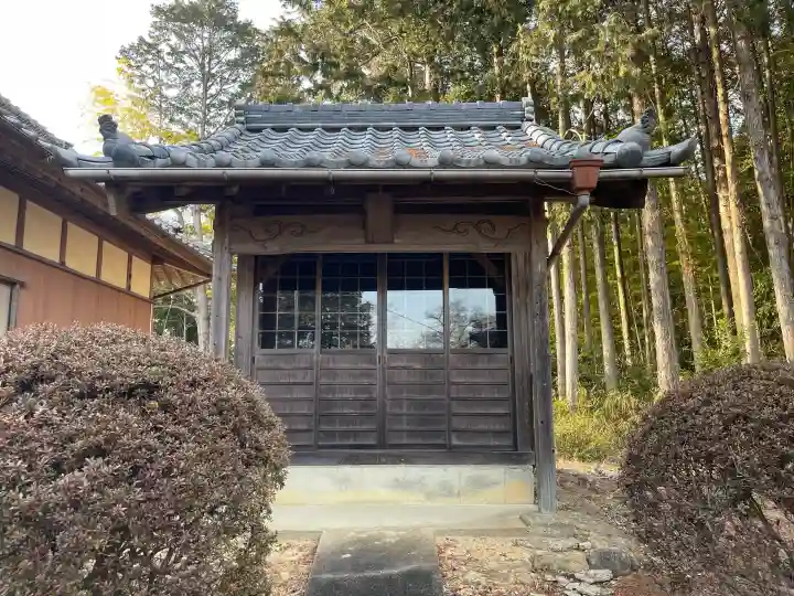 円立寺の{uncategorized: "未分類", other: "その他", undefined: "問題あり", building: "その他建物", grave: "お墓", sacred_gate: "鳥居", guardian: "狛犬", statue: "像", buddha: "仏像", history: "歴史", nature: "自然", garden: "庭園", animal: "動物", pagoda: "塔", temizu: "手水舎", mountain_gate: "山門・神門", sanctuary: "本殿・本堂", subordinate: "末社・摂社", art: "芸術", scenery: "景色", jizo: "地蔵", ema: "絵馬", goshuin: "御朱印", omikuji: "おみくじ", items: "授与品その他", amulet: "お守り", goshuincho: "御朱印帳", eats: "食事", festival: "お祭り", votive_dance: "神楽", shichigosan: "七五三参", wedding: "結婚式", experience: "体験その他", initially: "初詣", around: "周辺", anti_infection: "感染症対策"}