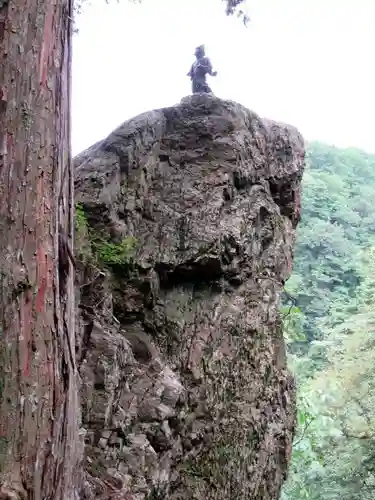 武蔵御嶽神社の像