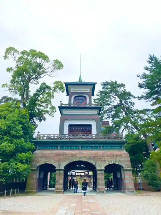 尾山神社の山門・神門