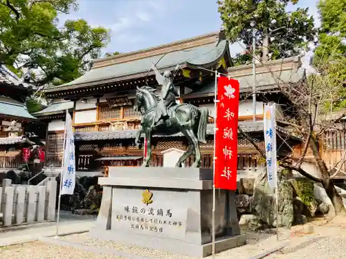 味鋺神社の像