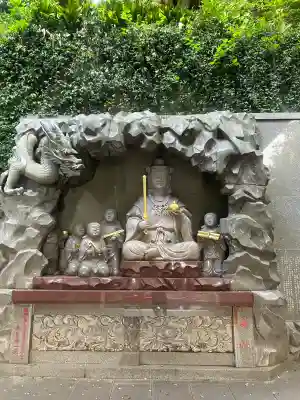 江島神社の{uncategorized: "未分類", other: "その他", undefined: "問題あり", building: "その他建物", grave: "お墓", sacred_gate: "鳥居", guardian: "狛犬", statue: "像", buddha: "仏像", history: "歴史", nature: "自然", garden: "庭園", animal: "動物", pagoda: "塔", temizu: "手水舎", mountain_gate: "山門・神門", sanctuary: "本殿・本堂", subordinate: "末社・摂社", art: "芸術", scenery: "景色", jizo: "地蔵", ema: "絵馬", goshuin: "御朱印", omikuji: "おみくじ", items: "授与品その他", amulet: "お守り", goshuincho: "御朱印帳", eats: "食事", festival: "お祭り", votive_dance: "神楽", shichigosan: "七五三参", wedding: "結婚式", experience: "体験その他", initially: "初詣", around: "周辺", anti_infection: "感染症対策"}