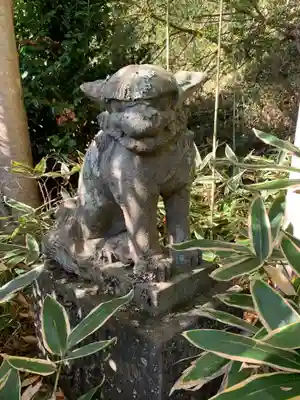 神社(名称不明)の狛犬