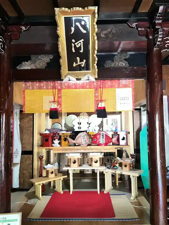 八面神社の{uncategorized: "未分類", other: "その他", undefined: "問題あり", building: "その他建物", grave: "お墓", sacred_gate: "鳥居", guardian: "狛犬", statue: "像", buddha: "仏像", history: "歴史", nature: "自然", garden: "庭園", animal: "動物", pagoda: "塔", temizu: "手水舎", mountain_gate: "山門・神門", sanctuary: "本殿・本堂", subordinate: "末社・摂社", art: "芸術", scenery: "景色", jizo: "地蔵", ema: "絵馬", goshuin: "御朱印", omikuji: "おみくじ", items: "授与品その他", amulet: "お守り", goshuincho: "御朱印帳", eats: "食事", festival: "お祭り", votive_dance: "神楽", shichigosan: "七五三参", wedding: "結婚式", experience: "体験その他", initially: "初詣", around: "周辺", anti_infection: "感染症対策"}