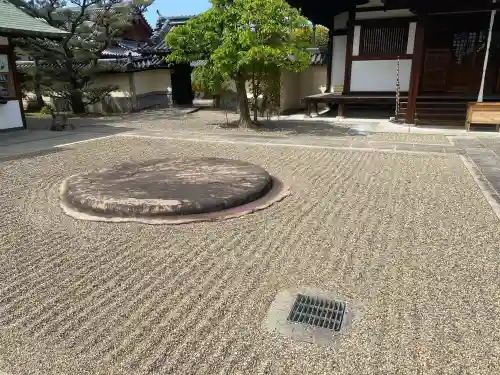 道明寺の{uncategorized: "未分類", other: "その他", undefined: "問題あり", building: "その他建物", grave: "お墓", sacred_gate: "鳥居", guardian: "狛犬", statue: "像", buddha: "仏像", history: "歴史", nature: "自然", garden: "庭園", animal: "動物", pagoda: "塔", temizu: "手水舎", mountain_gate: "山門・神門", sanctuary: "本殿・本堂", subordinate: "末社・摂社", art: "芸術", scenery: "景色", jizo: "地蔵", ema: "絵馬", goshuin: "御朱印", omikuji: "おみくじ", items: "授与品その他", amulet: "お守り", goshuincho: "御朱印帳", eats: "食事", festival: "お祭り", votive_dance: "神楽", shichigosan: "七五三参", wedding: "結婚式", experience: "体験その他", initially: "初詣", around: "周辺", anti_infection: "感染症対策"}