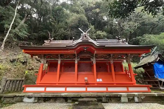 信達神社の本殿