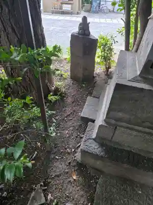 鎮守氷川神社の{uncategorized: "未分類", other: "その他", undefined: "問題あり", building: "その他建物", grave: "お墓", sacred_gate: "鳥居", guardian: "狛犬", statue: "像", buddha: "仏像", history: "歴史", nature: "自然", garden: "庭園", animal: "動物", pagoda: "塔", temizu: "手水舎", mountain_gate: "山門・神門", sanctuary: "本殿・本堂", subordinate: "末社・摂社", art: "芸術", scenery: "景色", jizo: "地蔵", ema: "絵馬", goshuin: "御朱印", omikuji: "おみくじ", items: "授与品その他", amulet: "お守り", goshuincho: "御朱印帳", eats: "食事", festival: "お祭り", votive_dance: "神楽", shichigosan: "七五三参", wedding: "結婚式", experience: "体験その他", initially: "初詣", around: "周辺", anti_infection: "感染症対策"}