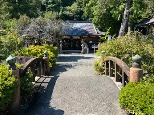 山梨岡神社の建物その他