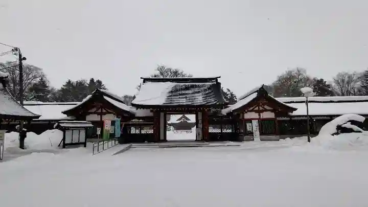北海道護國神社の山門・神門