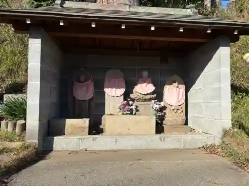 龍福寺の{uncategorized: "未分類", other: "その他", undefined: "問題あり", building: "その他建物", grave: "お墓", sacred_gate: "鳥居", guardian: "狛犬", statue: "像", buddha: "仏像", history: "歴史", nature: "自然", garden: "庭園", animal: "動物", pagoda: "塔", temizu: "手水舎", mountain_gate: "山門・神門", sanctuary: "本殿・本堂", subordinate: "末社・摂社", art: "芸術", scenery: "景色", jizo: "地蔵", ema: "絵馬", goshuin: "御朱印", omikuji: "おみくじ", items: "授与品その他", amulet: "お守り", goshuincho: "御朱印帳", eats: "食事", festival: "お祭り", votive_dance: "神楽", shichigosan: "七五三参", wedding: "結婚式", experience: "体験その他", initially: "初詣", around: "周辺", anti_infection: "感染症対策"}