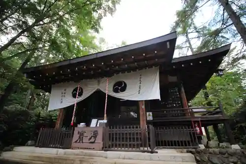 白根神社の本殿