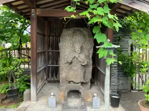 本誓寺の{uncategorized: "未分類", other: "その他", undefined: "問題あり", building: "その他建物", grave: "お墓", sacred_gate: "鳥居", guardian: "狛犬", statue: "像", buddha: "仏像", history: "歴史", nature: "自然", garden: "庭園", animal: "動物", pagoda: "塔", temizu: "手水舎", mountain_gate: "山門・神門", sanctuary: "本殿・本堂", subordinate: "末社・摂社", art: "芸術", scenery: "景色", jizo: "地蔵", ema: "絵馬", goshuin: "御朱印", omikuji: "おみくじ", items: "授与品その他", amulet: "お守り", goshuincho: "御朱印帳", eats: "食事", festival: "お祭り", votive_dance: "神楽", shichigosan: "七五三参", wedding: "結婚式", experience: "体験その他", initially: "初詣", around: "周辺", anti_infection: "感染症対策"}
