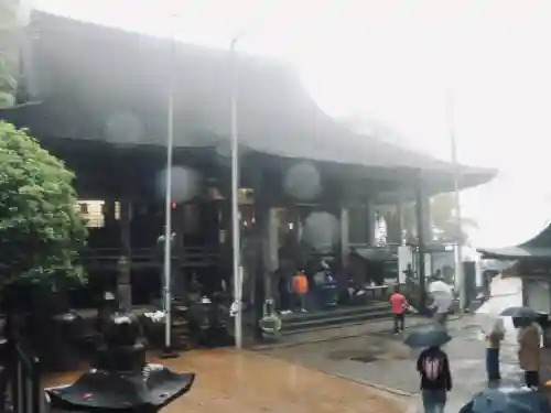青岸渡寺の{uncategorized: "未分類", other: "その他", undefined: "問題あり", building: "その他建物", grave: "お墓", sacred_gate: "鳥居", guardian: "狛犬", statue: "像", buddha: "仏像", history: "歴史", nature: "自然", garden: "庭園", animal: "動物", pagoda: "塔", temizu: "手水舎", mountain_gate: "山門・神門", sanctuary: "本殿・本堂", subordinate: "末社・摂社", art: "芸術", scenery: "景色", jizo: "地蔵", ema: "絵馬", goshuin: "御朱印", omikuji: "おみくじ", items: "授与品その他", amulet: "お守り", goshuincho: "御朱印帳", eats: "食事", festival: "お祭り", votive_dance: "神楽", shichigosan: "七五三参", wedding: "結婚式", experience: "体験その他", initially: "初詣", around: "周辺", anti_infection: "感染症対策"}