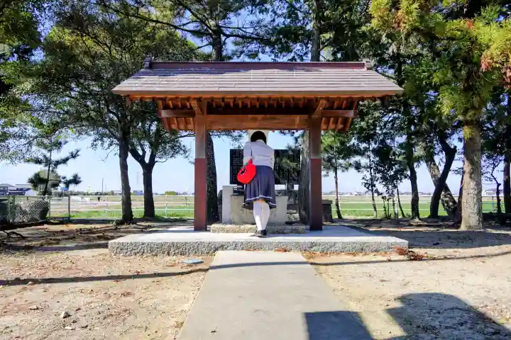 八幡社(熱池八幡社)の{uncategorized: "未分類", other: "その他", undefined: "問題あり", building: "その他建物", grave: "お墓", sacred_gate: "鳥居", guardian: "狛犬", statue: "像", buddha: "仏像", history: "歴史", nature: "自然", garden: "庭園", animal: "動物", pagoda: "塔", temizu: "手水舎", mountain_gate: "山門・神門", sanctuary: "本殿・本堂", subordinate: "末社・摂社", art: "芸術", scenery: "景色", jizo: "地蔵", ema: "絵馬", goshuin: "御朱印", omikuji: "おみくじ", items: "授与品その他", amulet: "お守り", goshuincho: "御朱印帳", eats: "食事", festival: "お祭り", votive_dance: "神楽", shichigosan: "七五三参", wedding: "結婚式", experience: "体験その他", initially: "初詣", around: "周辺", anti_infection: "感染症対策"}