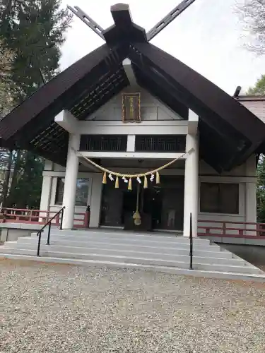 北広島市総鎮守　廣島神社の{uncategorized: "未分類", other: "その他", undefined: "問題あり", building: "その他建物", grave: "お墓", sacred_gate: "鳥居", guardian: "狛犬", statue: "像", buddha: "仏像", history: "歴史", nature: "自然", garden: "庭園", animal: "動物", pagoda: "塔", temizu: "手水舎", mountain_gate: "山門・神門", sanctuary: "本殿・本堂", subordinate: "末社・摂社", art: "芸術", scenery: "景色", jizo: "地蔵", ema: "絵馬", goshuin: "御朱印", omikuji: "おみくじ", items: "授与品その他", amulet: "お守り", goshuincho: "御朱印帳", eats: "食事", festival: "お祭り", votive_dance: "神楽", shichigosan: "七五三参", wedding: "結婚式", experience: "体験その他", initially: "初詣", around: "周辺", anti_infection: "感染症対策"}