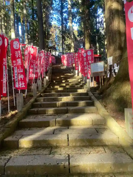 羽黒山神社の{uncategorized: "未分類", other: "その他", undefined: "問題あり", building: "その他建物", grave: "お墓", sacred_gate: "鳥居", guardian: "狛犬", statue: "像", buddha: "仏像", history: "歴史", nature: "自然", garden: "庭園", animal: "動物", pagoda: "塔", temizu: "手水舎", mountain_gate: "山門・神門", sanctuary: "本殿・本堂", subordinate: "末社・摂社", art: "芸術", scenery: "景色", jizo: "地蔵", ema: "絵馬", goshuin: "御朱印", omikuji: "おみくじ", items: "授与品その他", amulet: "お守り", goshuincho: "御朱印帳", eats: "食事", festival: "お祭り", votive_dance: "神楽", shichigosan: "七五三参", wedding: "結婚式", experience: "体験その他", initially: "初詣", around: "周辺", anti_infection: "感染症対策"}