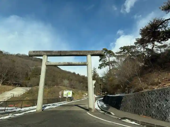 福島縣護國神社の{uncategorized: "未分類", other: "その他", undefined: "問題あり", building: "その他建物", grave: "お墓", sacred_gate: "鳥居", guardian: "狛犬", statue: "像", buddha: "仏像", history: "歴史", nature: "自然", garden: "庭園", animal: "動物", pagoda: "塔", temizu: "手水舎", mountain_gate: "山門・神門", sanctuary: "本殿・本堂", subordinate: "末社・摂社", art: "芸術", scenery: "景色", jizo: "地蔵", ema: "絵馬", goshuin: "御朱印", omikuji: "おみくじ", items: "授与品その他", amulet: "お守り", goshuincho: "御朱印帳", eats: "食事", festival: "お祭り", votive_dance: "神楽", shichigosan: "七五三参", wedding: "結婚式", experience: "体験その他", initially: "初詣", around: "周辺", anti_infection: "感染症対策"}