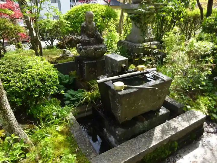 長命寺の手水舎