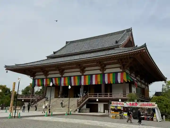 西新井大師総持寺の{uncategorized: "未分類", other: "その他", undefined: "問題あり", building: "その他建物", grave: "お墓", sacred_gate: "鳥居", guardian: "狛犬", statue: "像", buddha: "仏像", history: "歴史", nature: "自然", garden: "庭園", animal: "動物", pagoda: "塔", temizu: "手水舎", mountain_gate: "山門・神門", sanctuary: "本殿・本堂", subordinate: "末社・摂社", art: "芸術", scenery: "景色", jizo: "地蔵", ema: "絵馬", goshuin: "御朱印", omikuji: "おみくじ", items: "授与品その他", amulet: "お守り", goshuincho: "御朱印帳", eats: "食事", festival: "お祭り", votive_dance: "神楽", shichigosan: "七五三参", wedding: "結婚式", experience: "体験その他", initially: "初詣", around: "周辺", anti_infection: "感染症対策"}