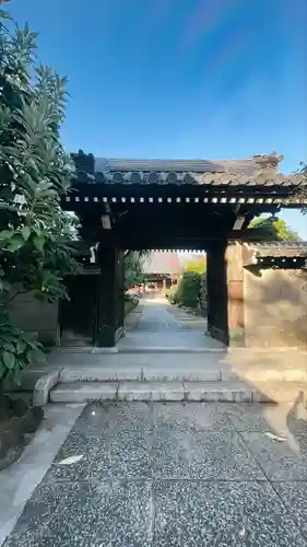 蓮光寺の山門