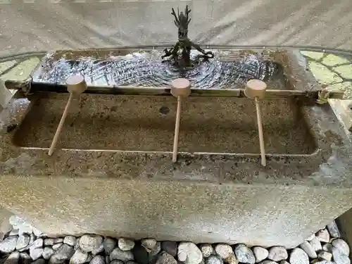 雄山神社前立社壇の手水舎