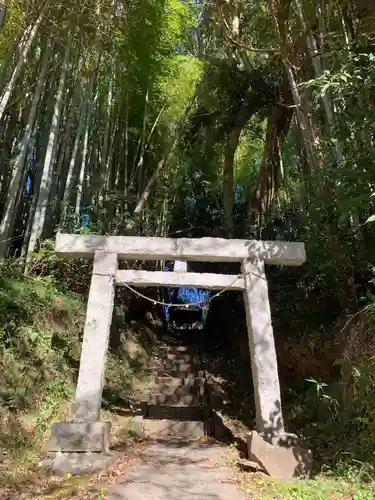 神社（名称不明）の鳥居