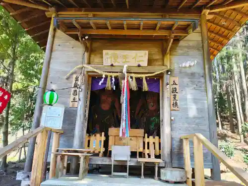 黒川神社の{uncategorized: "未分類", other: "その他", undefined: "問題あり", building: "その他建物", grave: "お墓", sacred_gate: "鳥居", guardian: "狛犬", statue: "像", buddha: "仏像", history: "歴史", nature: "自然", garden: "庭園", animal: "動物", pagoda: "塔", temizu: "手水舎", mountain_gate: "山門・神門", sanctuary: "本殿・本堂", subordinate: "末社・摂社", art: "芸術", scenery: "景色", jizo: "地蔵", ema: "絵馬", goshuin: "御朱印", omikuji: "おみくじ", items: "授与品その他", amulet: "お守り", goshuincho: "御朱印帳", eats: "食事", festival: "お祭り", votive_dance: "神楽", shichigosan: "七五三参", wedding: "結婚式", experience: "体験その他", initially: "初詣", around: "周辺", anti_infection: "感染症対策"}