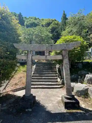 茗荷神社の{uncategorized: "未分類", other: "その他", undefined: "問題あり", building: "その他建物", grave: "お墓", sacred_gate: "鳥居", guardian: "狛犬", statue: "像", buddha: "仏像", history: "歴史", nature: "自然", garden: "庭園", animal: "動物", pagoda: "塔", temizu: "手水舎", mountain_gate: "山門・神門", sanctuary: "本殿・本堂", subordinate: "末社・摂社", art: "芸術", scenery: "景色", jizo: "地蔵", ema: "絵馬", goshuin: "御朱印", omikuji: "おみくじ", items: "授与品その他", amulet: "お守り", goshuincho: "御朱印帳", eats: "食事", festival: "お祭り", votive_dance: "神楽", shichigosan: "七五三参", wedding: "結婚式", experience: "体験その他", initially: "初詣", around: "周辺", anti_infection: "感染症対策"}